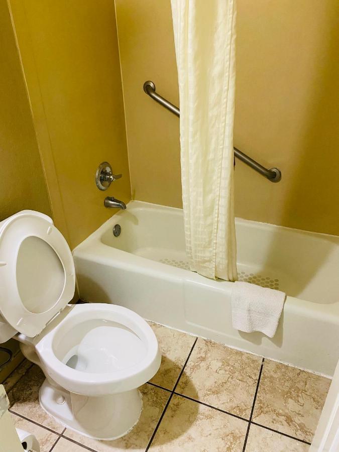 Super 8 By Wyndham New Iberia Motel Екстериор снимка