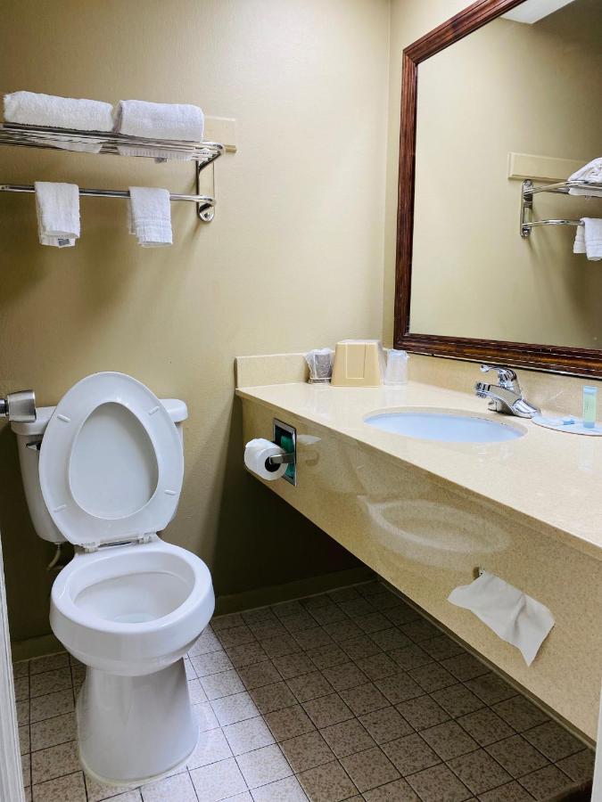 Super 8 By Wyndham New Iberia Motel Екстериор снимка