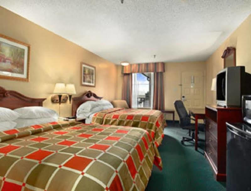 Super 8 By Wyndham New Iberia Motel Екстериор снимка