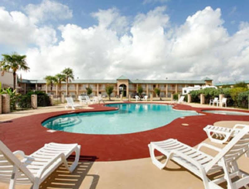 Super 8 By Wyndham New Iberia Motel Екстериор снимка